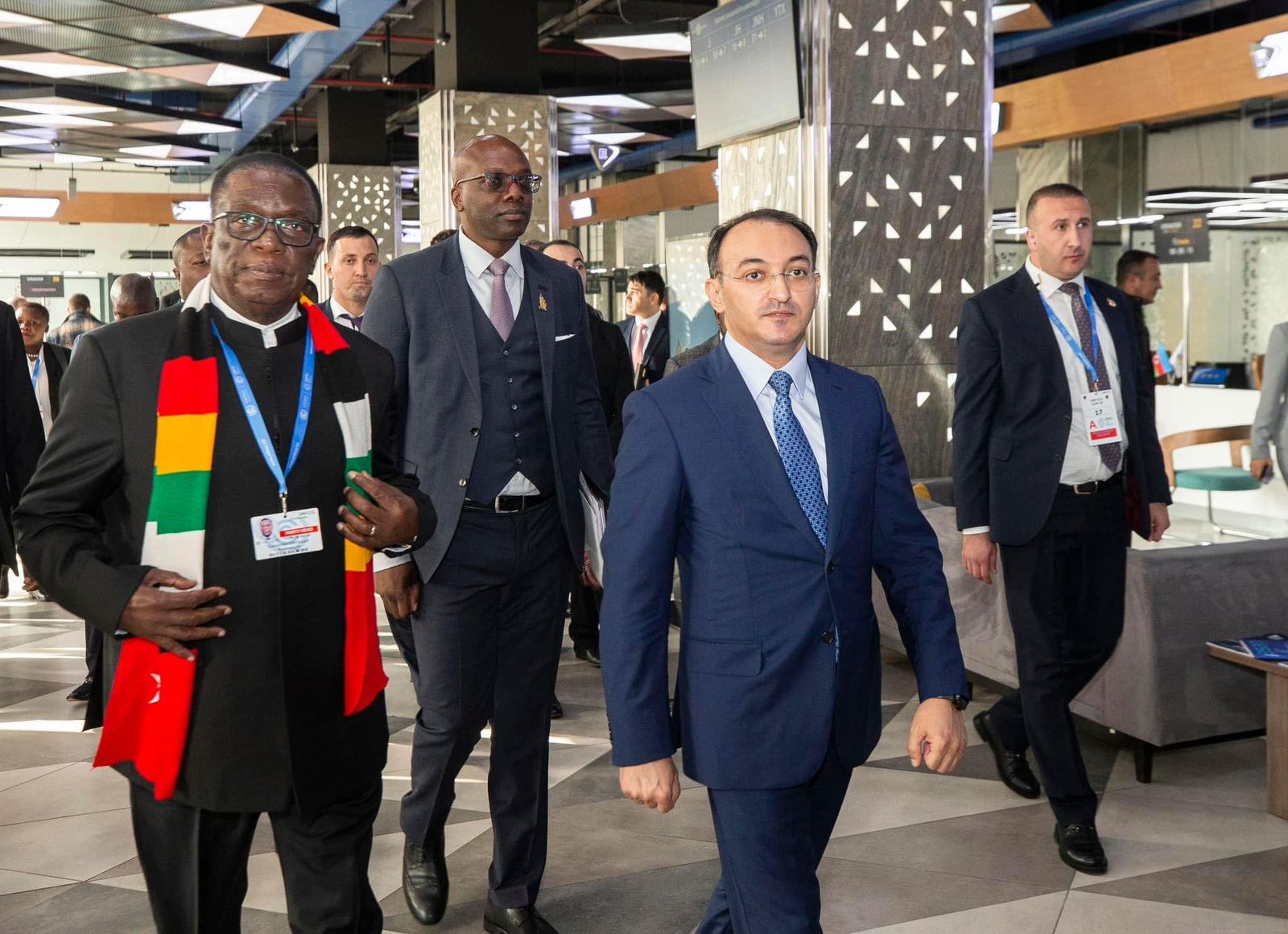 Zimbabve Prezidenti “ASAN xidmət”də