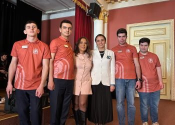 Xalq artisti Tünzalə Ağayeva autizmli uşaqlarla görüşdü – VİDEO