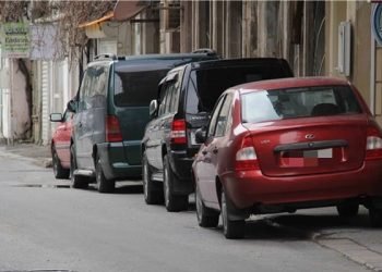 Piyada səkilərində maşın saxlayan sürücülər cərimələnəcək-XƏBƏRDARLIQ
