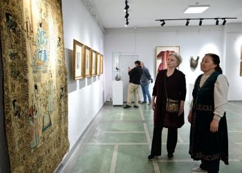 Görkəmli rəssam Mirzə Qədim İrəvaninin irsi Bişkekdə sərgidə təqdim olunur