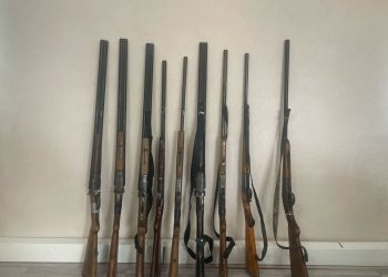 Ağsuda qanunsuz saxlanılan silahlar polisə təhvil verilib