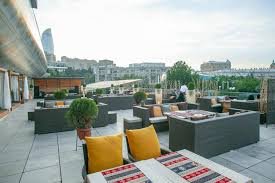 Havaya normadan artıq tullantı atan restoranlar cərimələnib