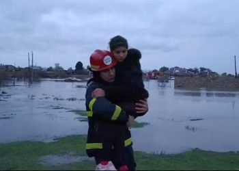 Su basmış yerlərdə köməksiz vəziyyətdə qalmış 33-ü uşaq olmaqla ümumilikdə 135 nəfər vətəndaş təxliyə olunub