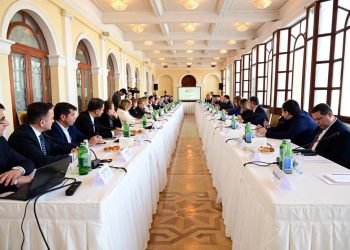 “Musiqi və incəsənət məktəblərində müəllim keyfiyyəti” mövzusunda dəyirmi masa keçirilib