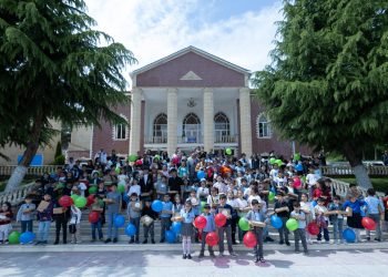 “AzerGold” QSC Daşkəsən şəhərində uşaqlar üçün səyyar kukla tamaşası təşkil edib