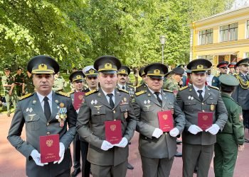 Rusiyada təhsilini bitirən hərbi qulluqçularımıza diplomlar təqdim edilib