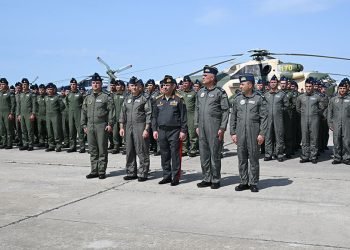 Bayram günlərində Müdafiə Nazirliyinin rəhbərliyi şəxsi heyətlə görüşüb