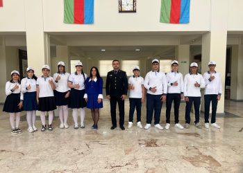 Baş Dövlət Yol Polisi İdarəsi uşaqları təbrik edir və təhlükəsizliyə çağırır