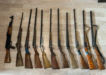 Şirvanda qanunsuz saxlanılan silahlar polisə təhvil verilib