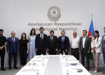 BDU-nun  Mədəniyyət Hüququ üzrə magistrantlarına sertifikatlar təqdim olunub