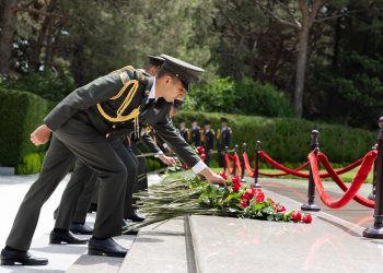DİN-in kursantları Fəxri xiyabanda Ulu Öndər Heydər Əliyevin məzarını ziyarət ediblər