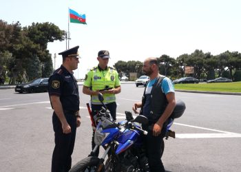 Polis ikitəkərli nəqliyyat sürücüləri ilə maarifləndirmə tədbirlərini davam etdirir
