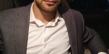 Nəfs şahı köləyə çevirər, səbr isə köləni şah edər