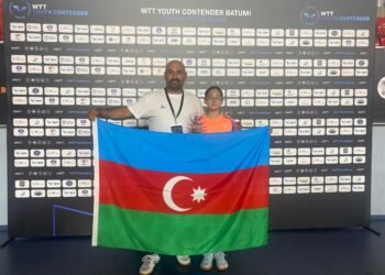 Stolüstü tennisçilər beynəlxalq turnirin mükafatçıları sırasında