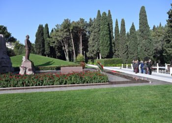 Zəfər Günündə Ulu Öndər və şəhidlərimizin xatirəsinə ehtiram nümayiş etdirilib – VİDEO