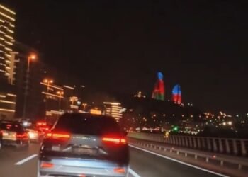 Paytaxtda nömrəsiz avtomobil idarə edən qazi saxlanılıb