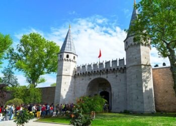 İstanbulun gəzərək kəşf edin : Dünya memarlığının əsrarəngiz inciləri