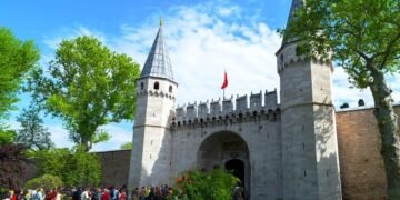 İstanbulun gəzərək kəşf edin : Dünya memarlığının əsrarəngiz inciləri