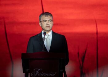 Zakir İbrahimov “Nadir incilər – ipəklə gümüşün harmoniyası” adlı təqdimat mərasimində çıxış edib