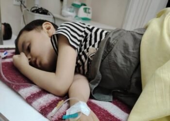 İmkansız ana xəstə övladının müalicəsi üçün yardım istəyir