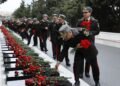 Səfərbərlik Xidmətinin rəhbərliyi Şəhidlər xiyabanını ziyarət edib(FOTOLAR)