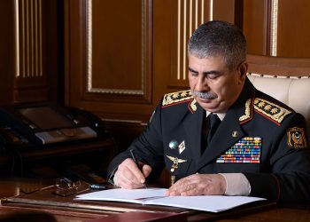 Azərbaycan müdafiə naziri Qazaxıstan tərəfinə başsağlığı verib